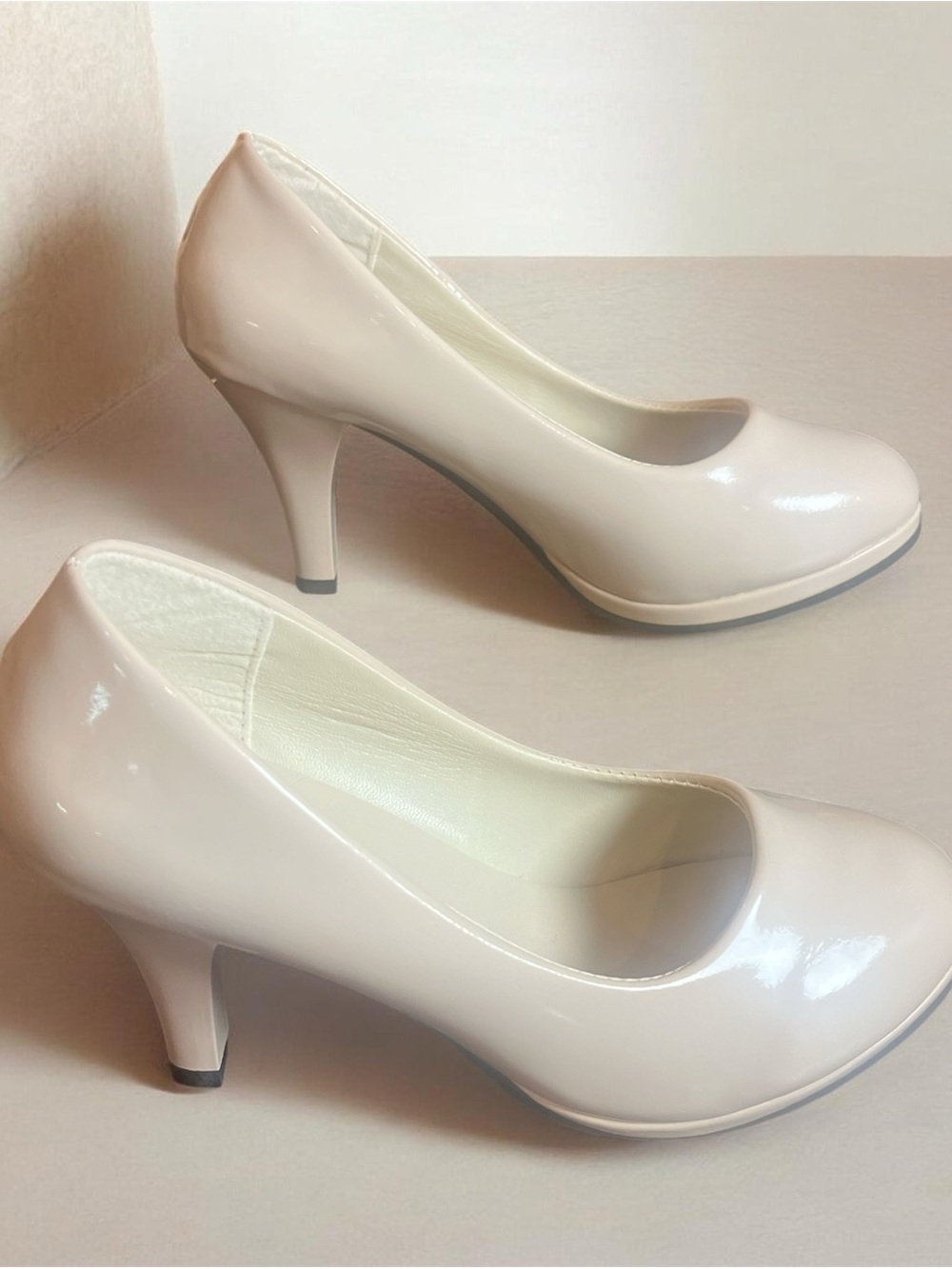 Taipinglang Classic Ivory Patent Mid-Heel Pumps - Women's Dress Shoes